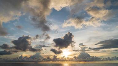 时间孩子视频令人惊异的场景色彩斑斓的日落移动云背景自然旅行概念宽角拍摄全景拍摄苹果proress决议